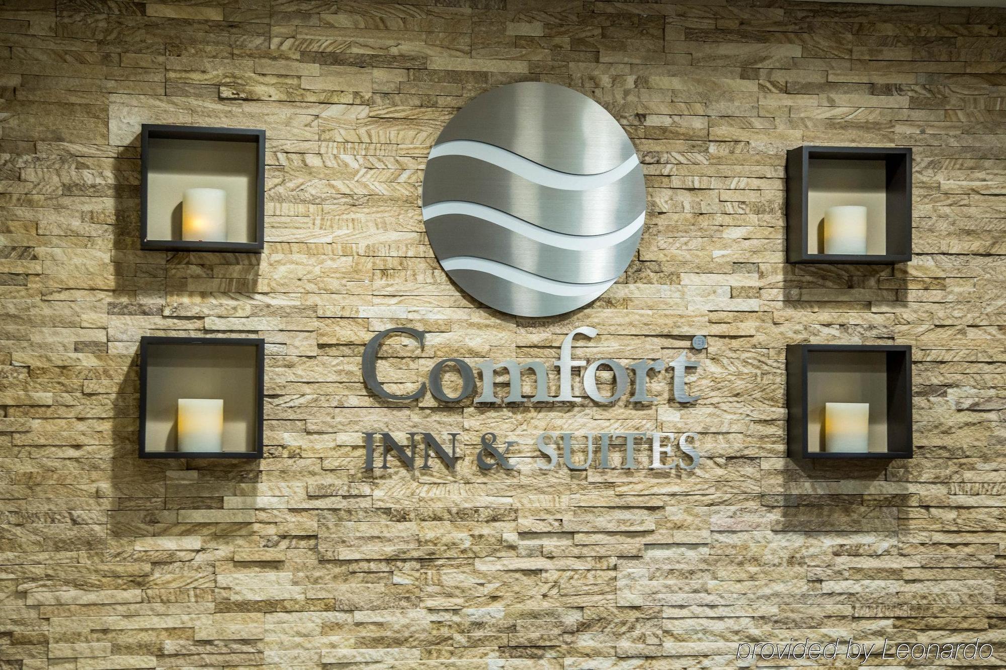Comfort Inn & Suites Riverview Near Davenport And I-80 Le Claire Exterior photo