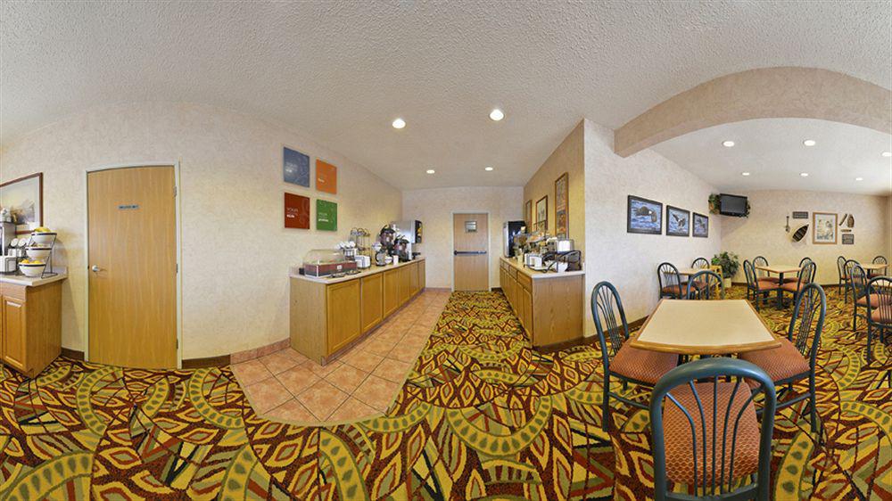 Comfort Inn & Suites Riverview Near Davenport And I-80 Le Claire Exterior photo