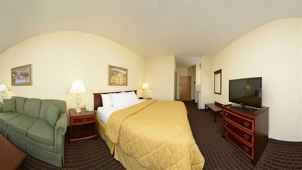Comfort Inn & Suites Riverview Near Davenport And I-80 Le Claire Exterior photo