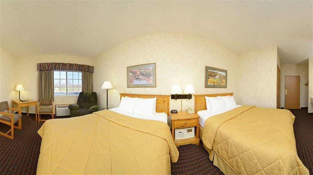 Comfort Inn & Suites Riverview Near Davenport And I-80 Le Claire Exterior photo